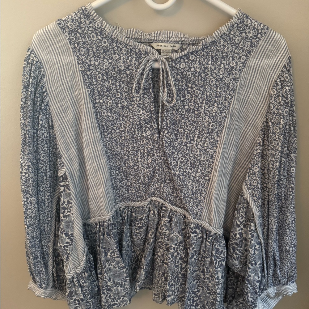 American Eagle Outfitters Blue and White Floral Blouse
